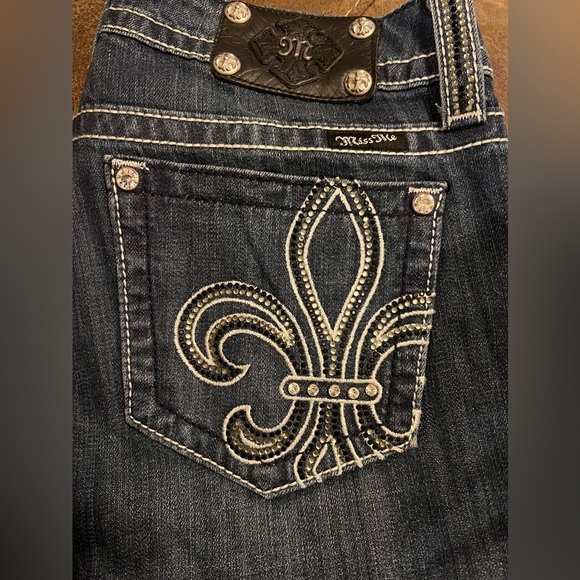 VTG Y2K Miss Me Jeans Boot Size 30
Rhinestone Fleur de lis ⚜️⚜️⚜️ - Picture 5 of 7